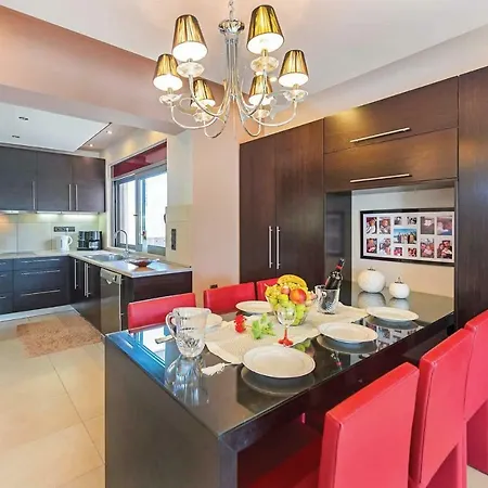 Sleeps 6 Pool Air Con Wifi Villa