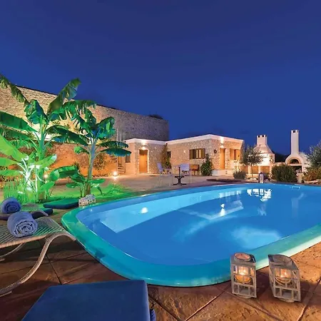 Sleeps 6 Pool Air Con Wifi Villa