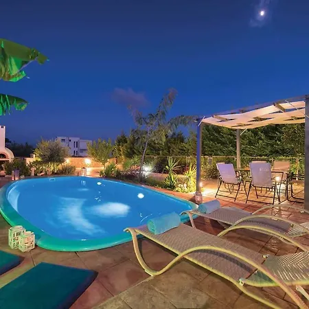 Sleeps 6 Pool Air Con Wifi *